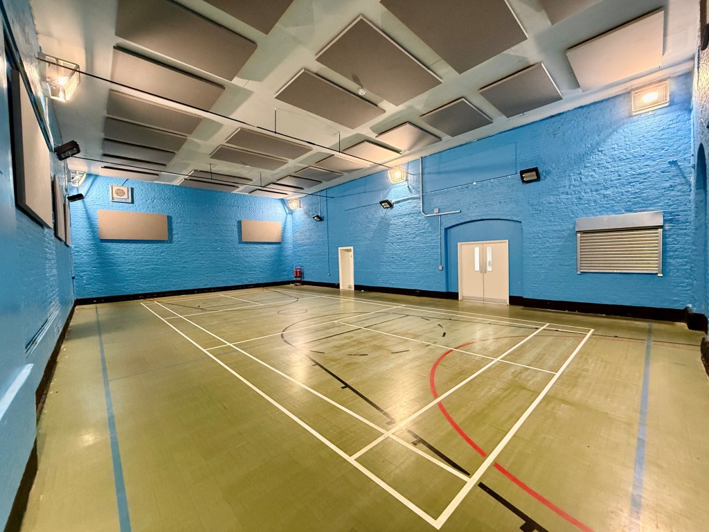 Lot: 78 - VACANT COMMERCIAL PROPERTY IN TOWN CENTRE LOCATION - Sports Hall